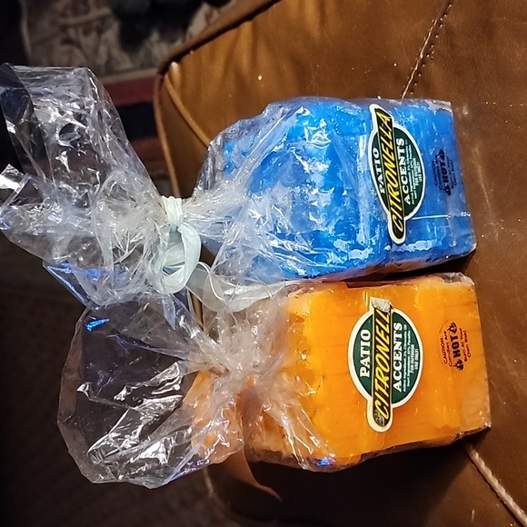 SET OF 2 -- NEW IN WRAPPING  CITRONELLA SCENTED PATIO ACCENTS CANDLES. - Picture 2 of 4